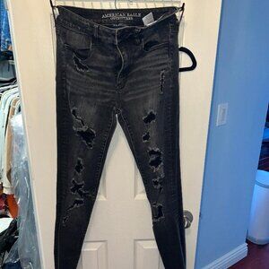 AMERICAN EAGLE BLACK RIPPED JEANS